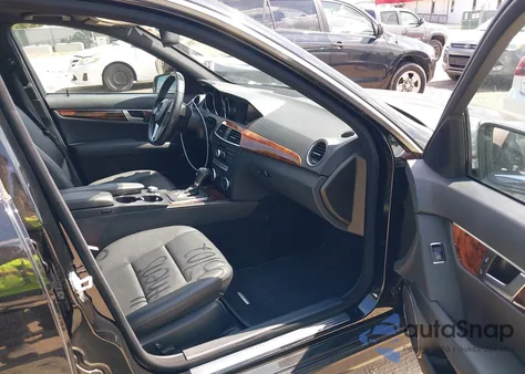 2013 Mercedes-Benz C 300 Luxury 4Matic/Sport 4Matic from USA, damaged, VIN WDDGF8AB7DR278316